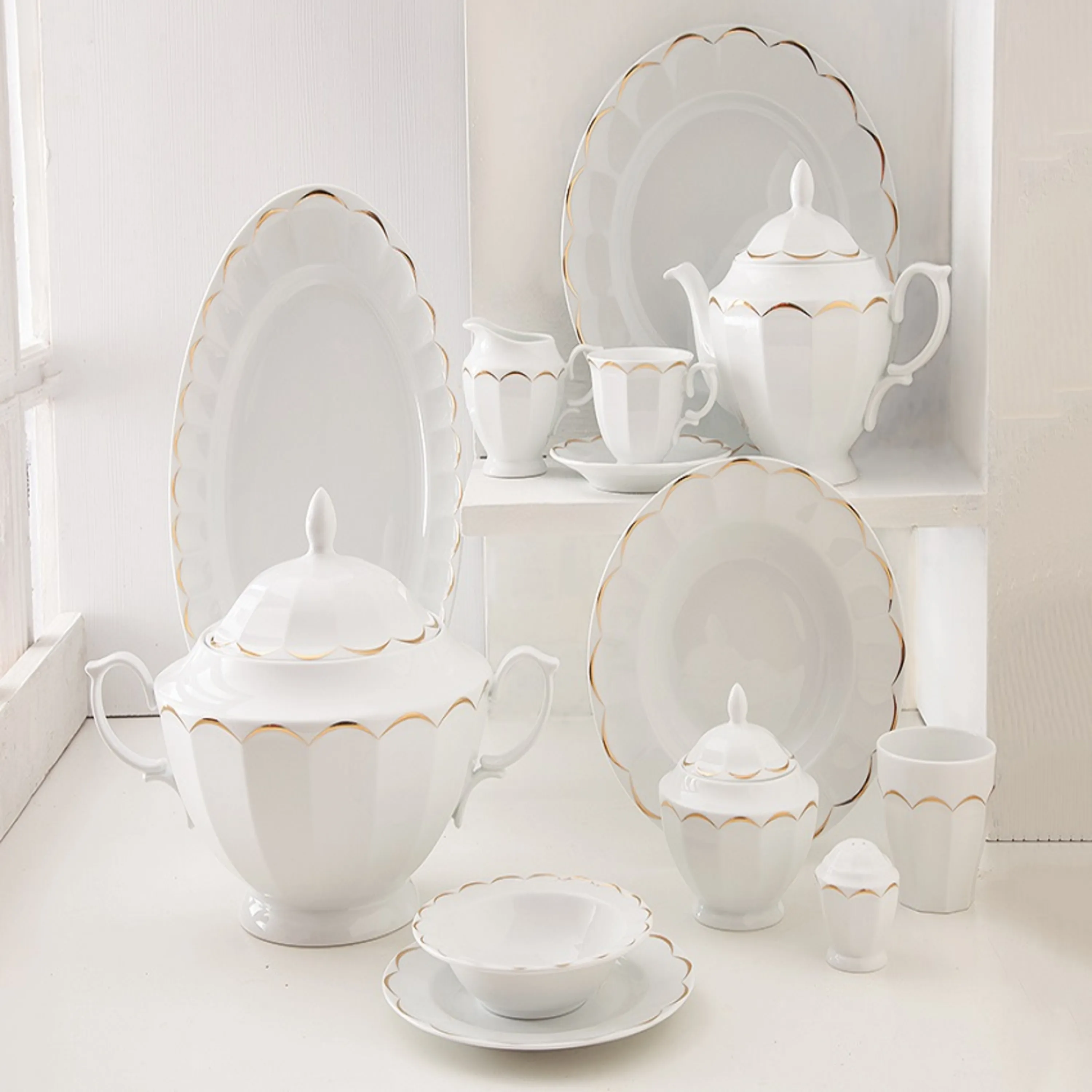 سرویس چینی زرین نارسیس طلایی سرویس چینی زرین نارسیس طلایی